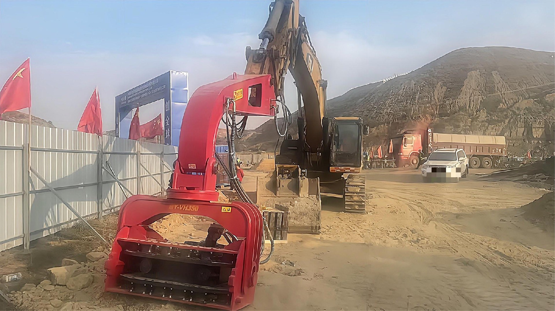 口碑爆棚！BYVH350光伏打樁機(jī)交付內(nèi)蒙古客戶(hù)獲好評(píng) 